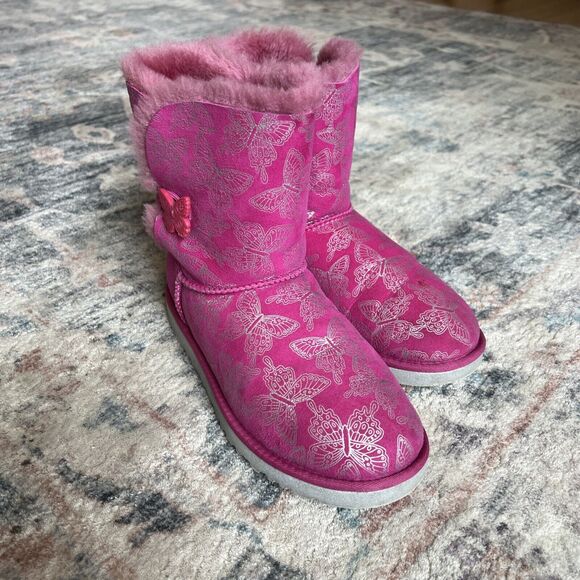 Womens UGG Boots K Bailey Button Butterfly Raspberry & Silver RSPS Sz 6 Fits 7.5 - Picture 3 of 16